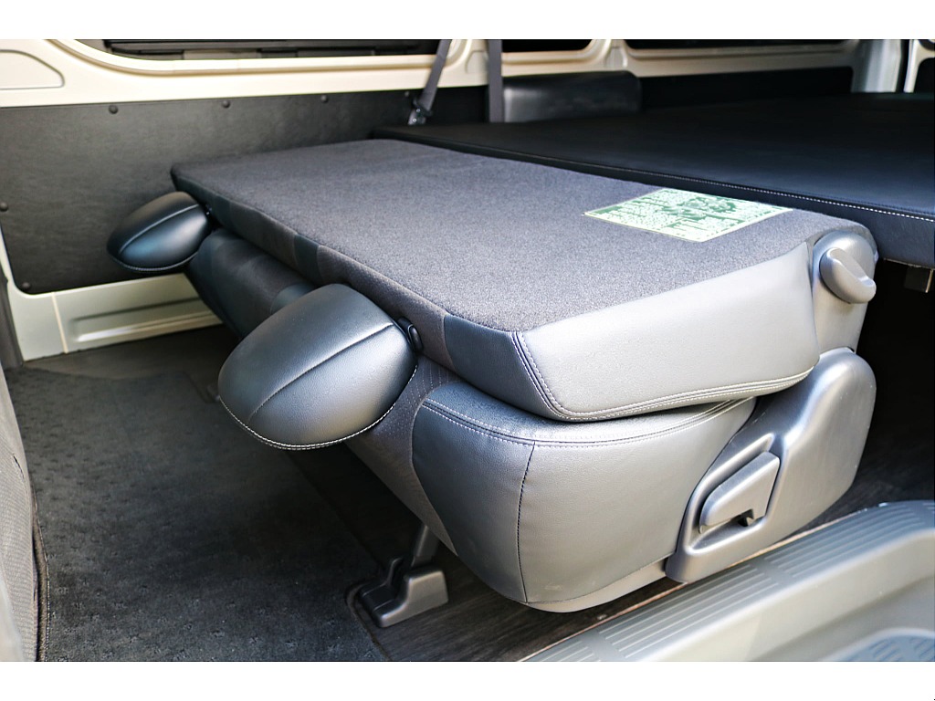 R6年式　ハイエースバン　DX　スーパーロング　ディーゼルターボ4WD　ダークプライムシート＆フローリングカスタム♪