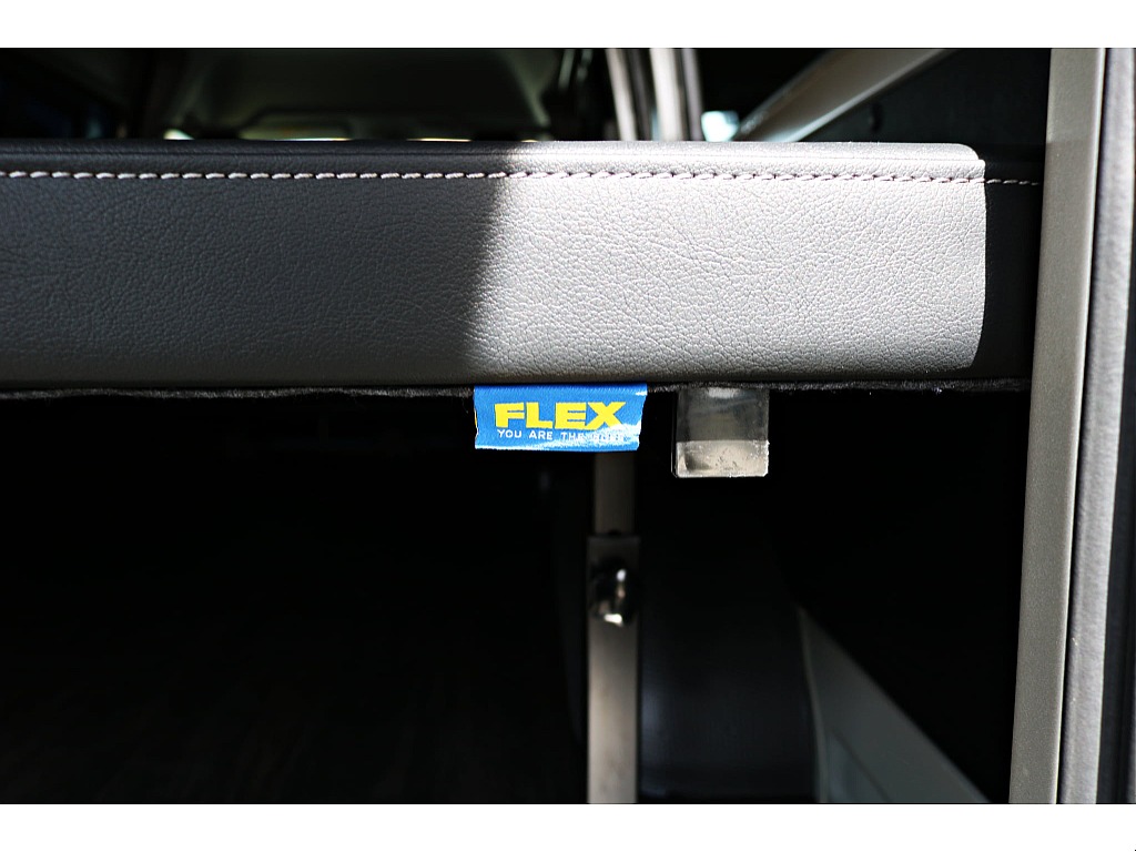 R6年式　ハイエースバン　DX　スーパーロング　ディーゼルターボ4WD　ダークプライムシート＆フローリングカスタム♪