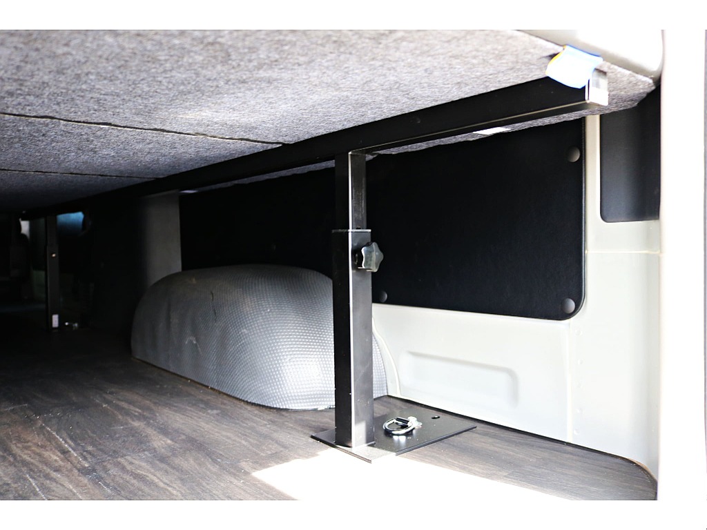 R6年式　ハイエースバン　DX　スーパーロング　ディーゼルターボ4WD　ダークプライムシート＆フローリングカスタム♪