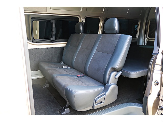 R6年式　ハイエースバン　DX　スーパーロング　ディーゼルターボ4WD　ダークプライムシート＆フローリングカスタム♪