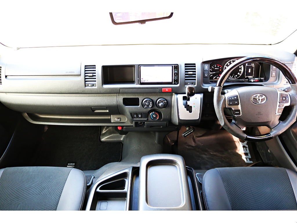 R6年式　ハイエースバン　DX　スーパーロング　ディーゼルターボ4WD　ダークプライムシート＆フローリングカスタム♪