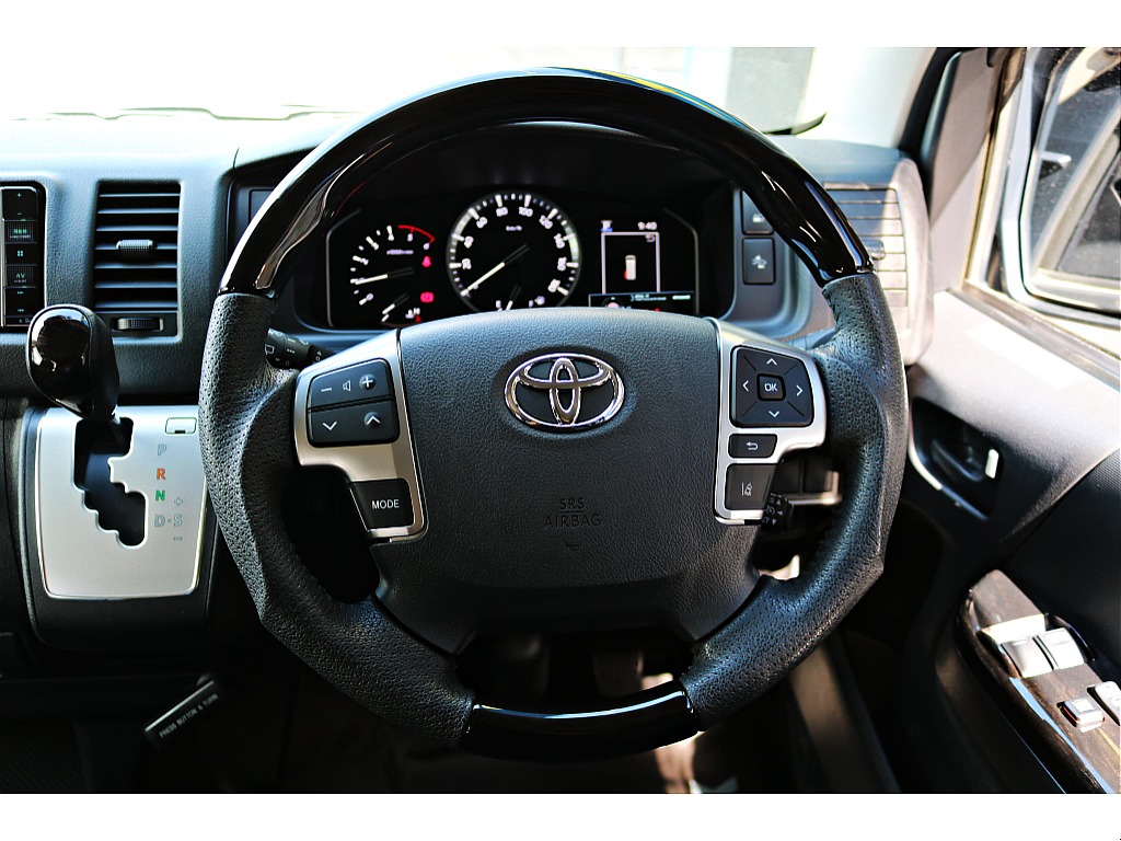 R6年式　ハイエースバン　DX　スーパーロング　ディーゼルターボ4WD　ダークプライムシート＆フローリングカスタム♪