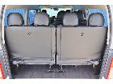4列目シートは左右に跳ね上げ可能♪これで荷物も積めちゃいます♪