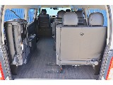 4列目シートは左右に跳ね上げ可能♪これで荷物も積めちゃいます♪
