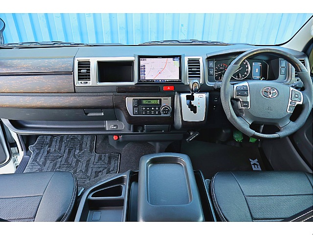 視点が高く、見通しが良い運転席。