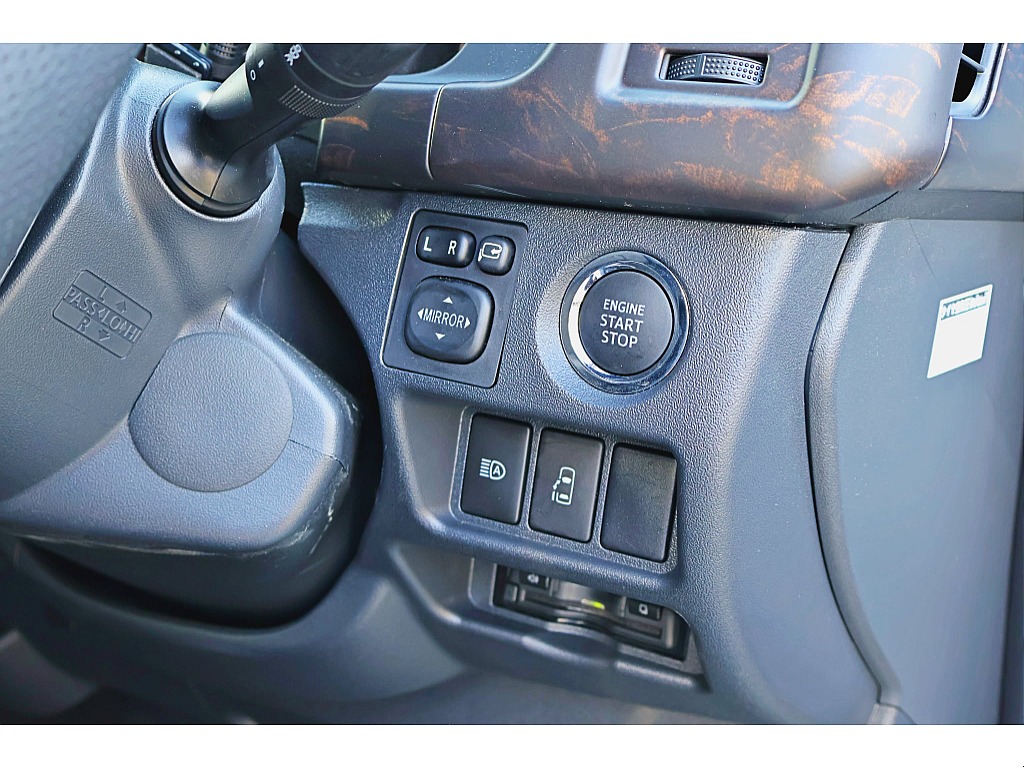 プッシュスターター　パワスラ操作スイッチ　ビルトインETC　等、使いやすい位置に配置♪
