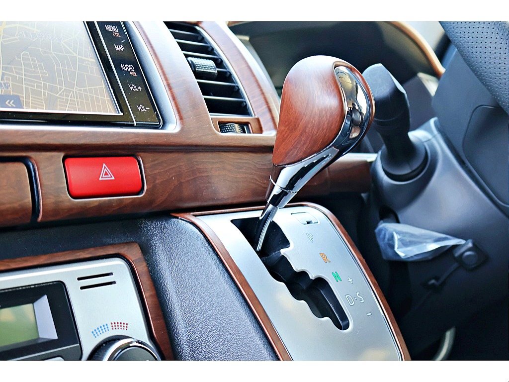 ＦＬＥＸ　茶木目インテリア３点セット　ナビパネル　シフトノブ　ステアリング　車内に温もりを与えます♪