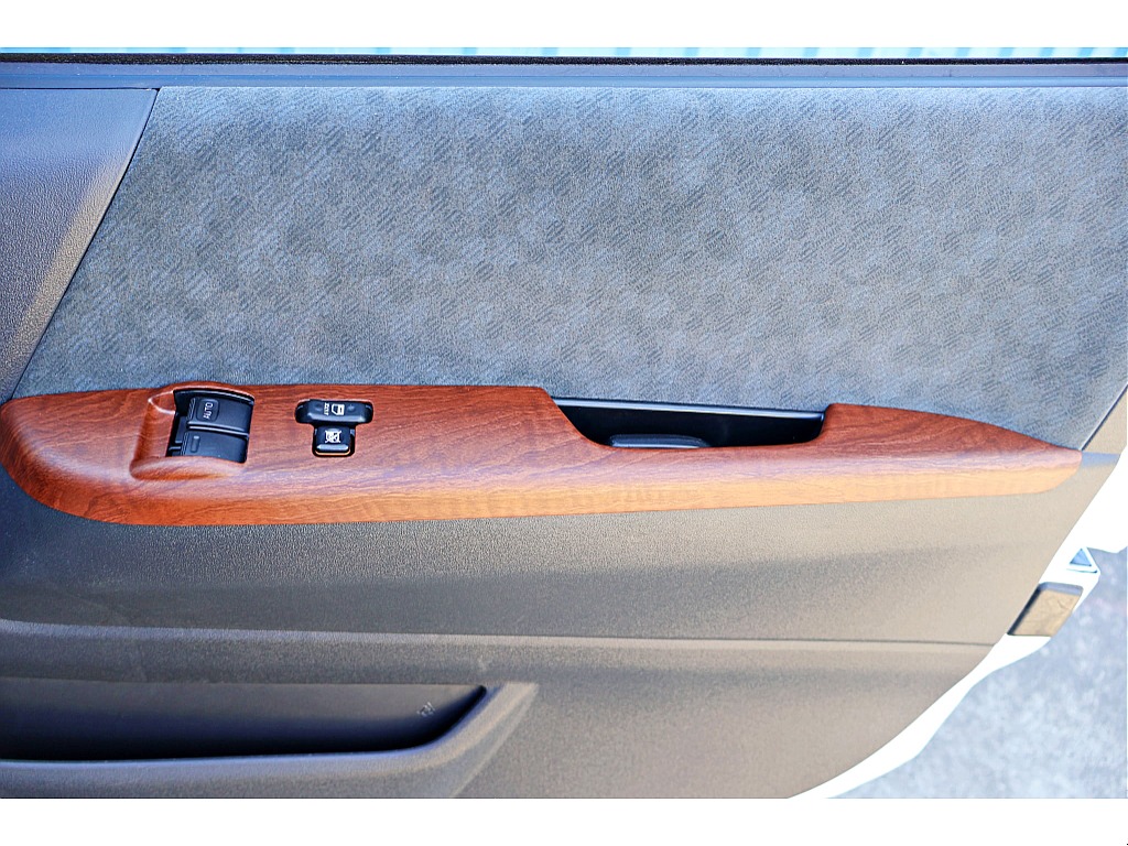 ＦＬＥＸ　茶木目インテリア３点セット　ナビパネル　シフトノブ　ステアリング　車内に温もりを与えます♪