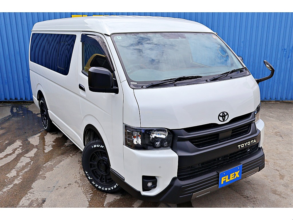 ワイドボディ、ミドルルーフは堂々の存在感♪