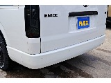 R4年式4WDハイエースワゴン♪　ブラックPKGにTOYOTAロゴのアクセント＆クラシックなインテリア♪