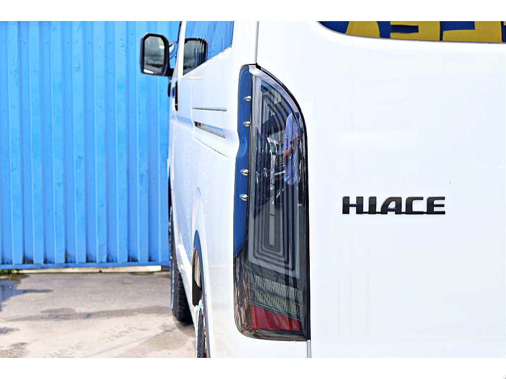 ＦＬＥＸ　ネオトレースLEDテールランプスモークカラー♪奥行きのある立体的なデザイン♪