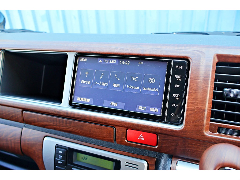 トヨタ純正７インチナビ♪フルセグ地デジ対応！パノラミックビューモニターも表示可能♪