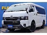 R4年式4WDハイエースワゴン♪　ブラックPKGにTOYOTAロゴのアクセント＆クラシックなインテリア♪