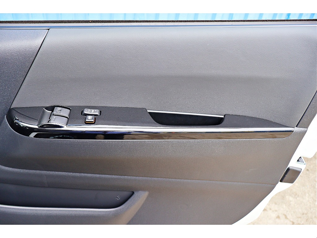 ドアスイッチも内装の細部までしっかりカスタム♪