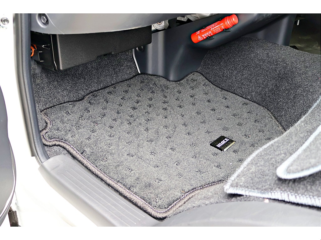 TOYOTA純正フロアマット搭載♪