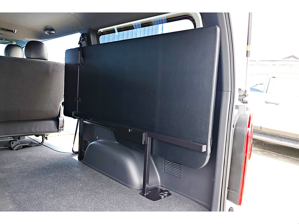 しっかり留め具のバックルも付いておりますので固定可能♪