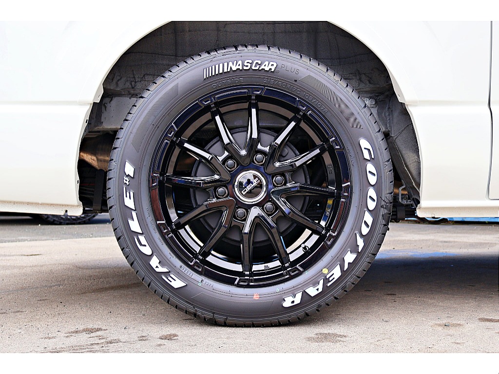 17インチサイズホイールでしっかりカスタム♪