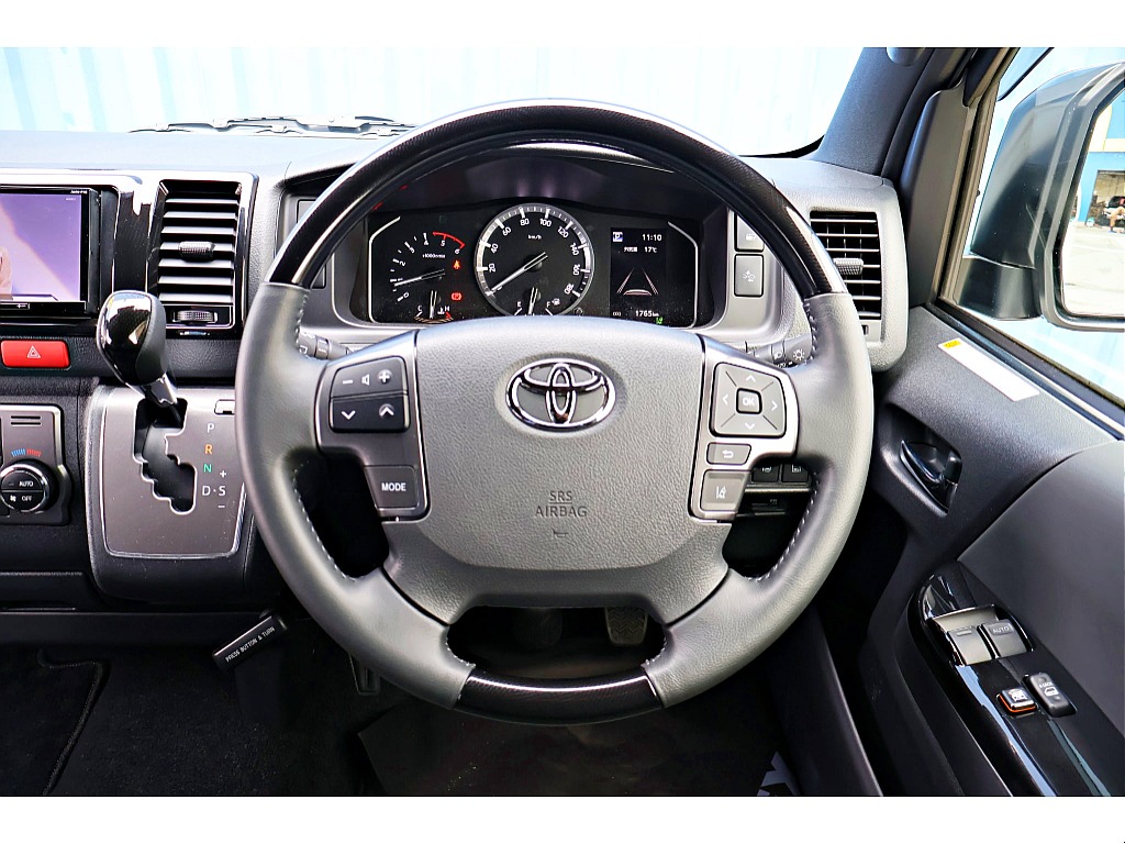 マホガニー調ステアリングで統一感UP♪