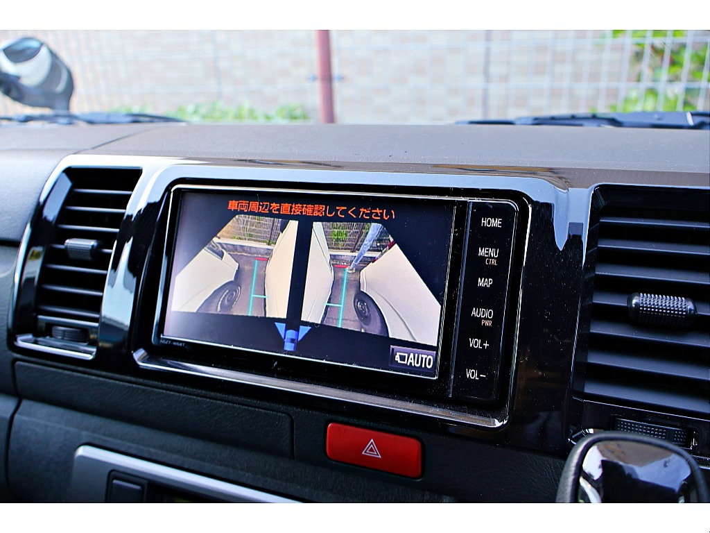 パノラミックビューモニター搭載♪ サイドカメラ起動で全方位しっかりと確認♪