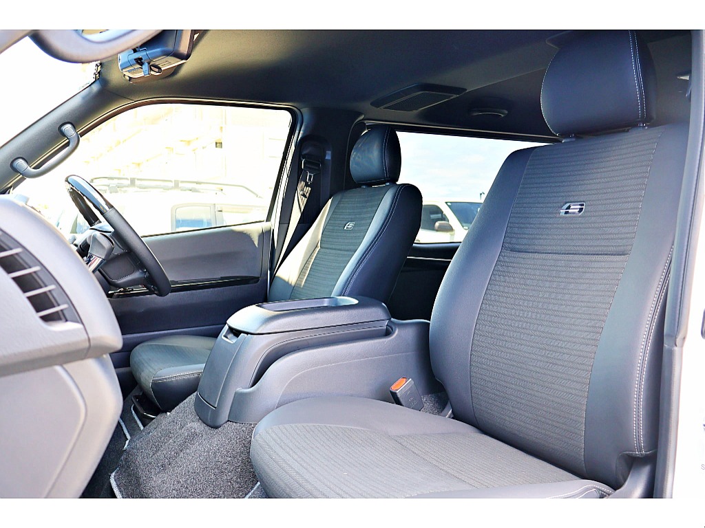 ダークプライムS専用内装♪ハーフレザーシートで高級感UP♪