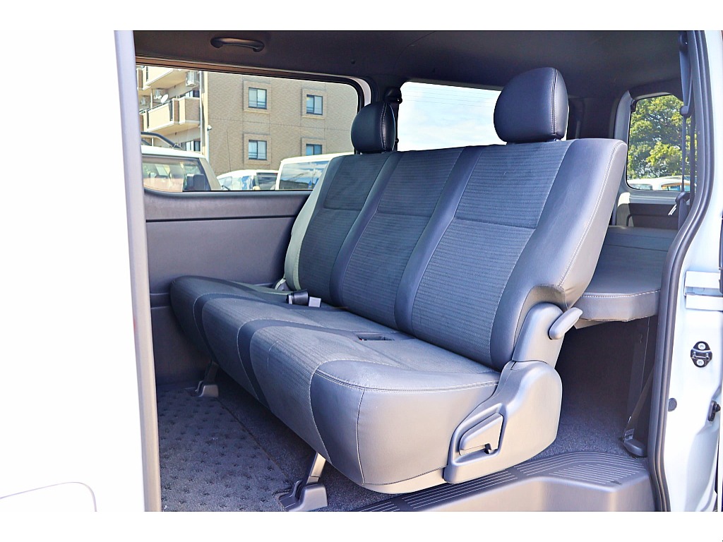 ハーフレザーシート搭載♪ダークプライム専用内装♪