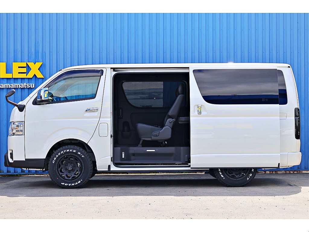 電動パワースライドドア完備♪運転席からも開閉ができて便利♪