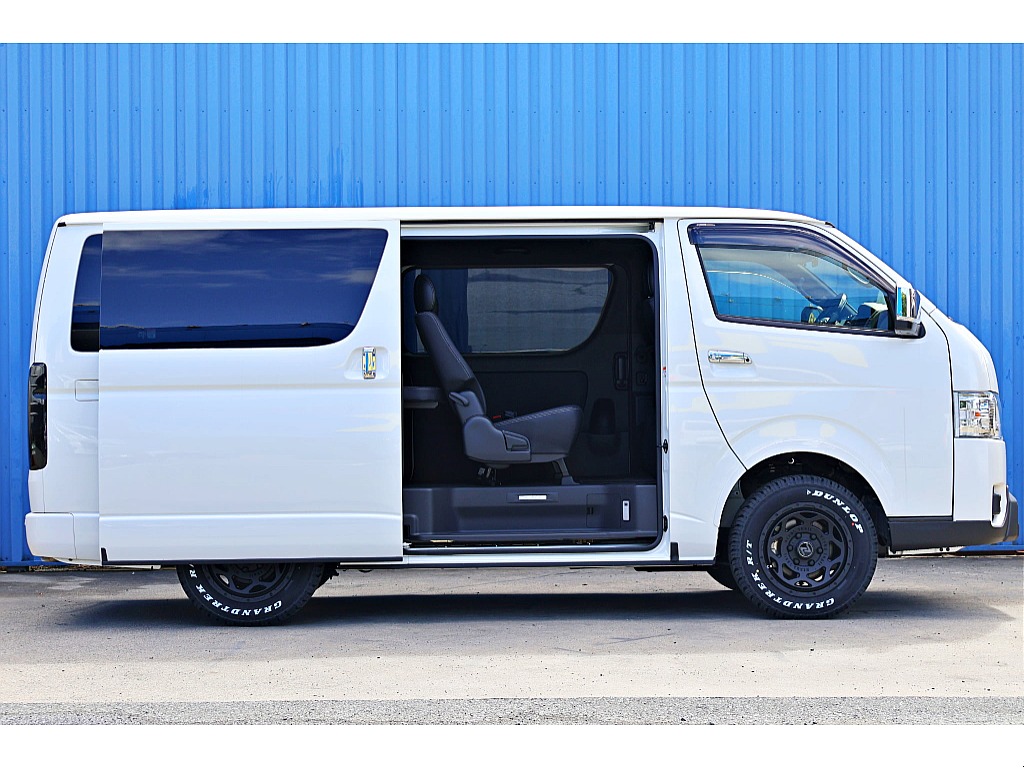 両側電動パワースライドドア完備♪買い物袋を両手に持っていてもラクラク開閉♪