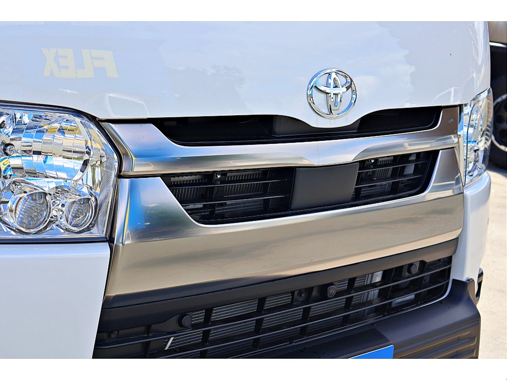 ＤＡＲＫＰＲＩＭＥ【S】専用装備のサテンメッキグリル＆リアガーニッシュ♪