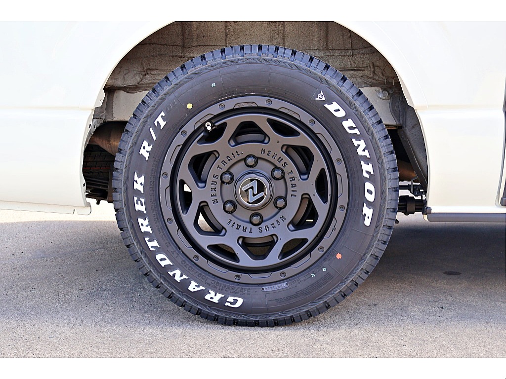 ＦＬＥＸ　ネクサストレイルNT1ホイール　×　DUNLOPグラントレックホワイトレタータイヤ♪