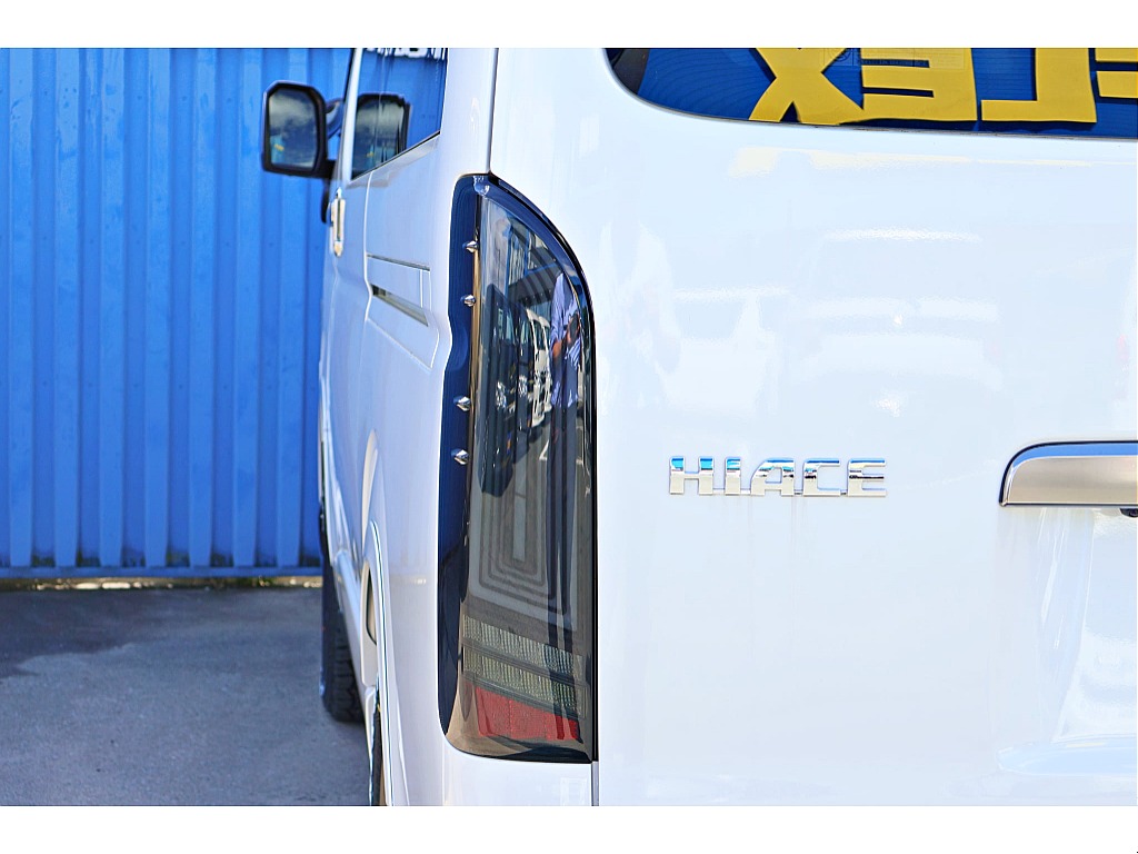 ＦＬＥＸ　ネオトレースLEDテールランプスモークカラー♪奥行きのある立体的なデザイン♪