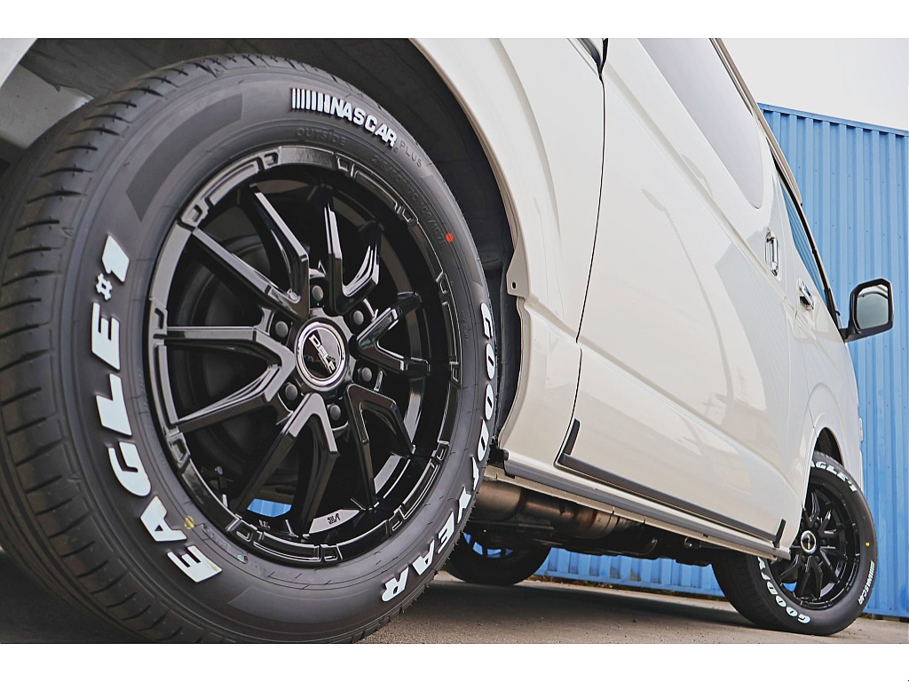 ＦＬＥＸ　Ｄｅｌｆ０６ホイール１７インチ×グッドイヤー　ナスカータイヤ♪