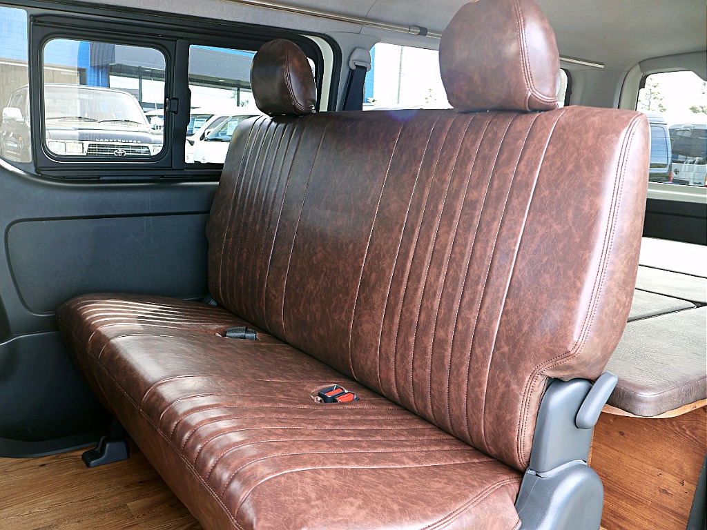 2列目シートもシートカバー装着でオシャレ内装に！