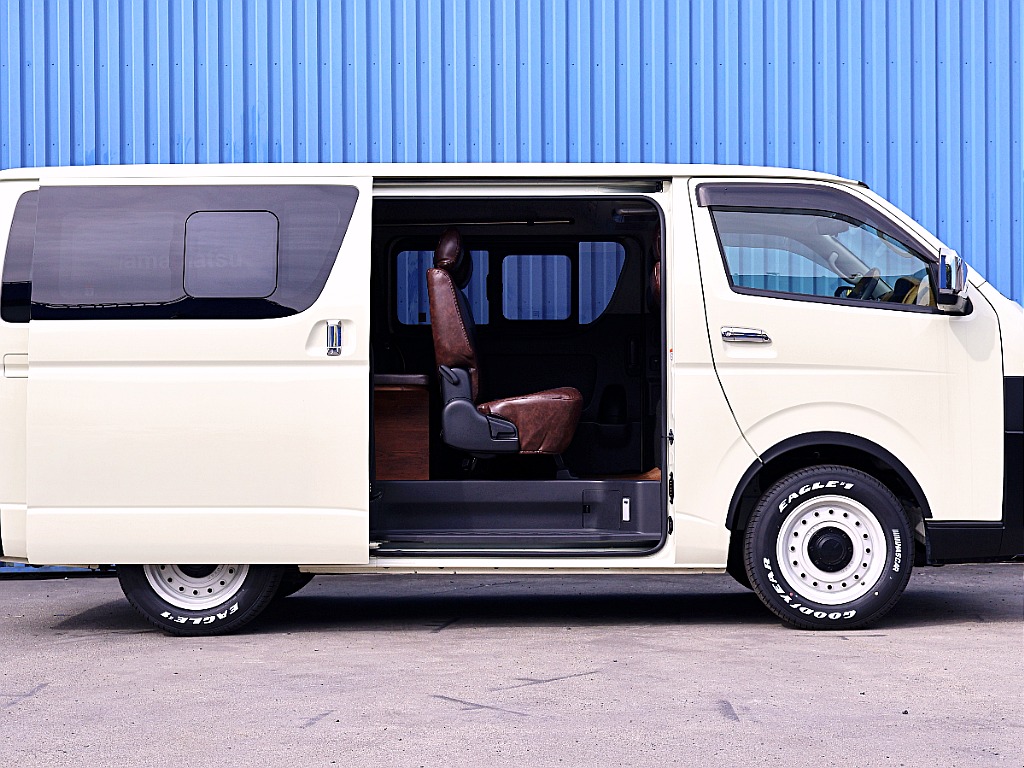 イージークローザー搭載で半ドアでも閉まります！