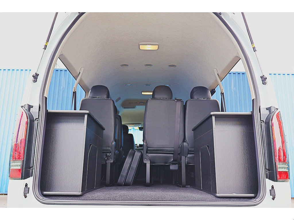 ハイルーフ車両なので、空間の最大活用！！