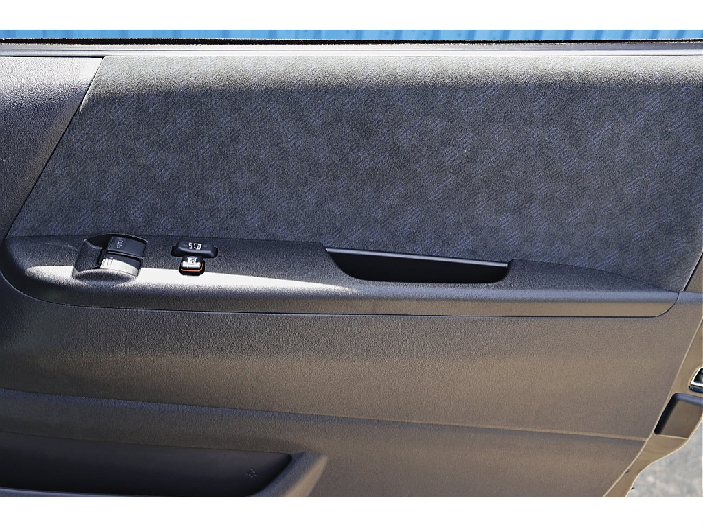 新車ハイエースワゴンＧＬ　4WD　９型　内装架装【familiar】♪