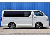 イージークローザー付で力を入れずに閉めても半ドアの心配なし♪