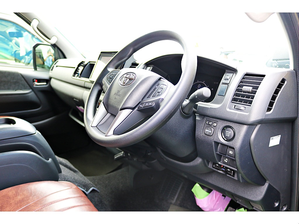 視点が高く、見通しが良い運転席。乗れば運転のしやすさが分かります♪