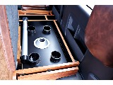 内装架装【familiar by KNOT RECORDS】取り外したマットとテーブルはサードシート内に収納可能♪