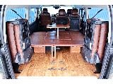 4列目シートは左右に跳ね上げ可能♪これで荷物も積めちゃいます♪