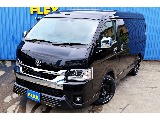 ワイドボディ、ミドルルーフは堂々の存在感♪