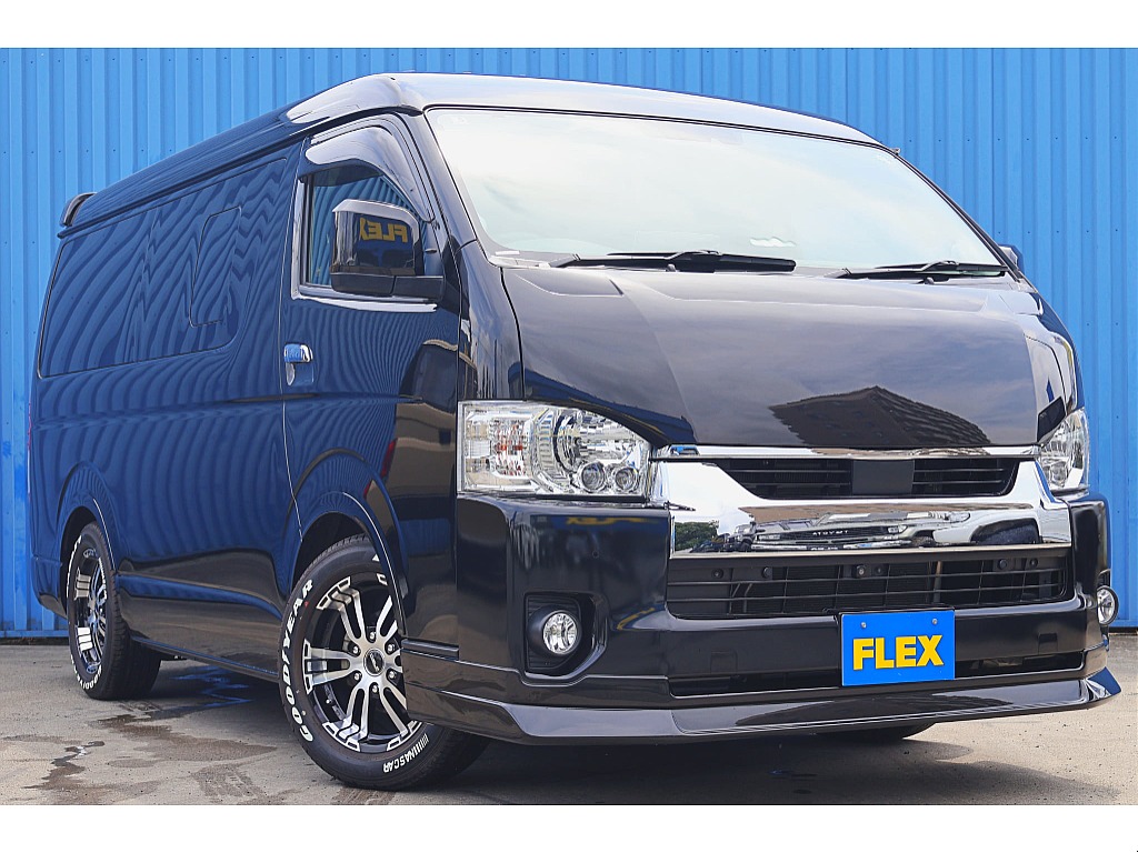 R3年式　ハイエースワゴンGL　内装架装♪ オシャレなフローリング施工に3列目以降はベッドキット展開済み♪