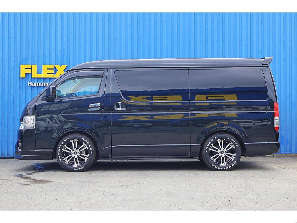 R3年式　ハイエースワゴンGL　内装架装♪ オシャレなフローリング施工に3列目以降はベッドキット展開済み♪