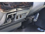 純正灰皿を外しシガーソケットを増設♪