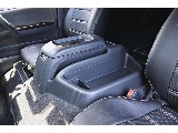 純正センターコンソール♪ワイドボディ用は助手席側に荷物を置けるスペースがあります！