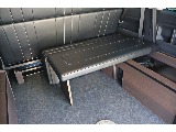 内装架装【NEWAS】後向きのサードシートはマットの組み替えにより出現♪