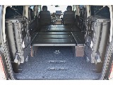 4列目シートは左右に跳ね上げ可能♪これで荷物も積めちゃいます♪
