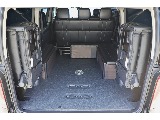 4列目シートは左右に跳ね上げ可能♪これで荷物も積めちゃいます♪