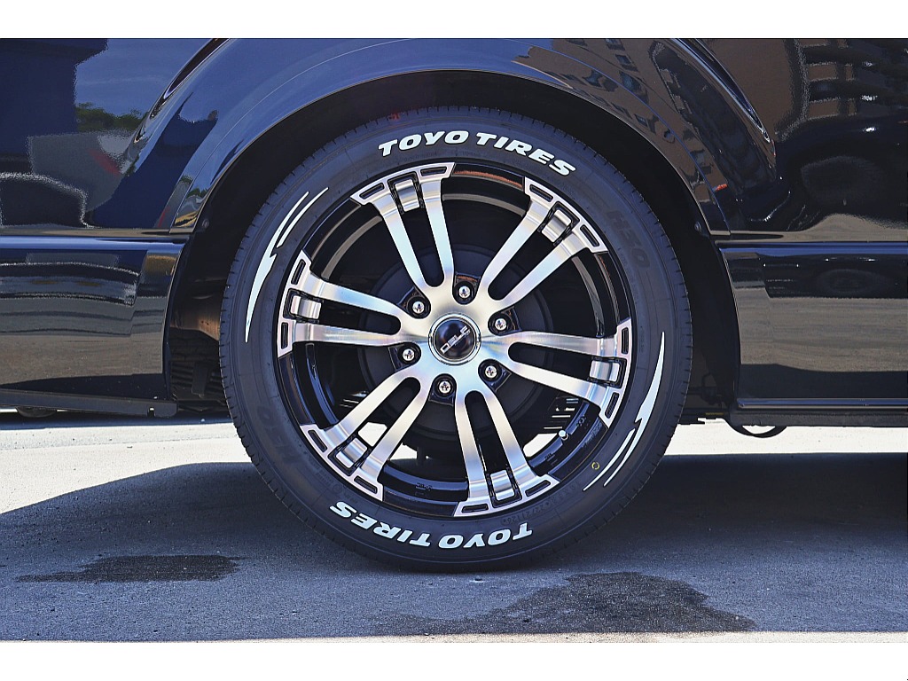 ＦＬＥＸ　Ｄｅｌｆ０２ホイール　１8インチ　×　TOYO H30タイヤ♪
