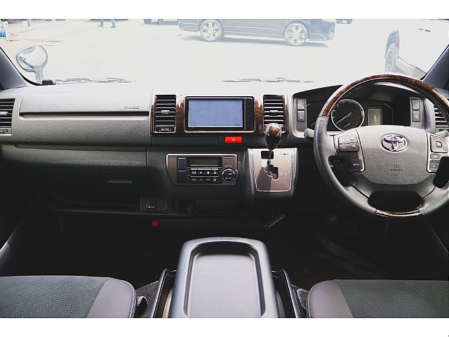 視点が高く、見通しが良い運転席。乗れば運転のしやすさが分かります♪