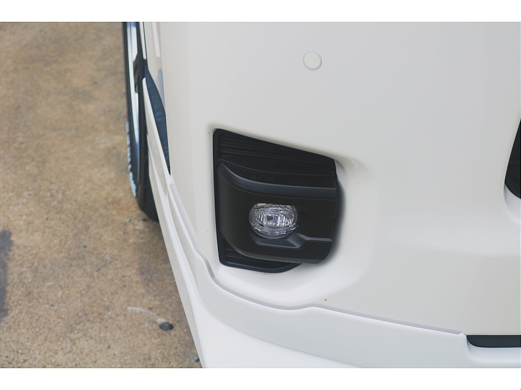 現行型のハイエースはフォグランプもＬＥＤ仕様♪